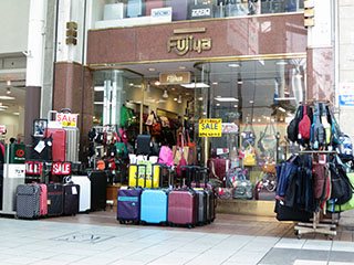 鞄 フジヤ本店の写真