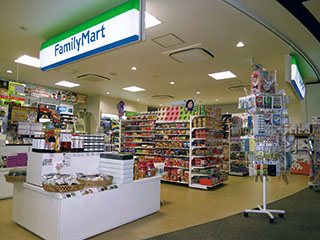 ファミリーマート 高松空港店の写真