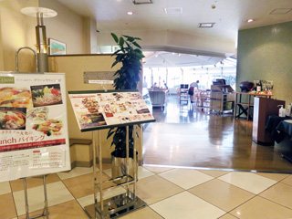 ブッフェ&カフェ グリーンラウンジ オークラホテル丸亀の写真