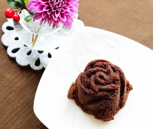 ロマンティックで愛らしいバラ型のバターケーキ うまいもん巡り隊 チョコレート カステラ スイーツ Doce 洋菓子 丸亀市 さんラボ