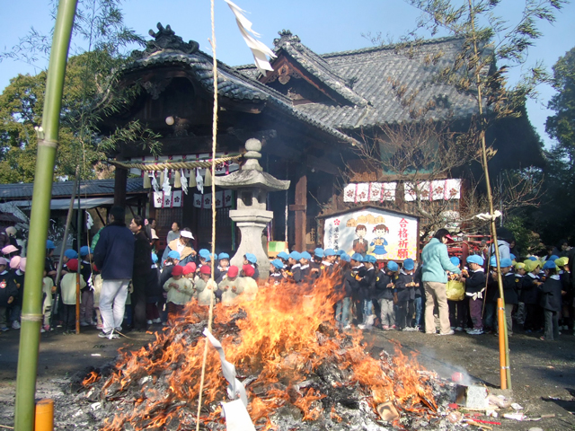 初天神祭り どんと焼き