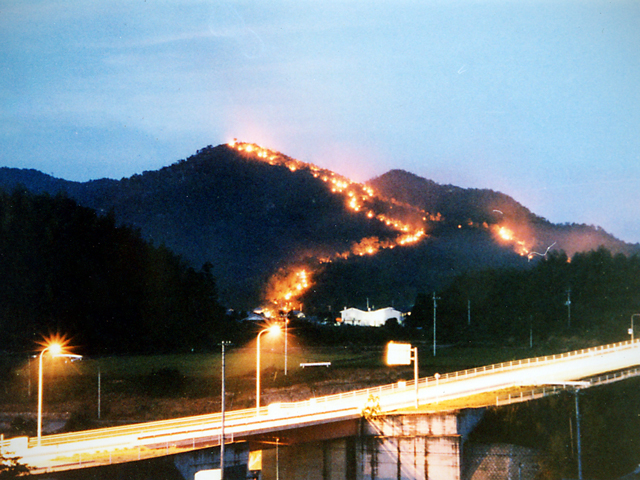 お大師山の火祭り